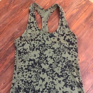Lululemon Tank size 6